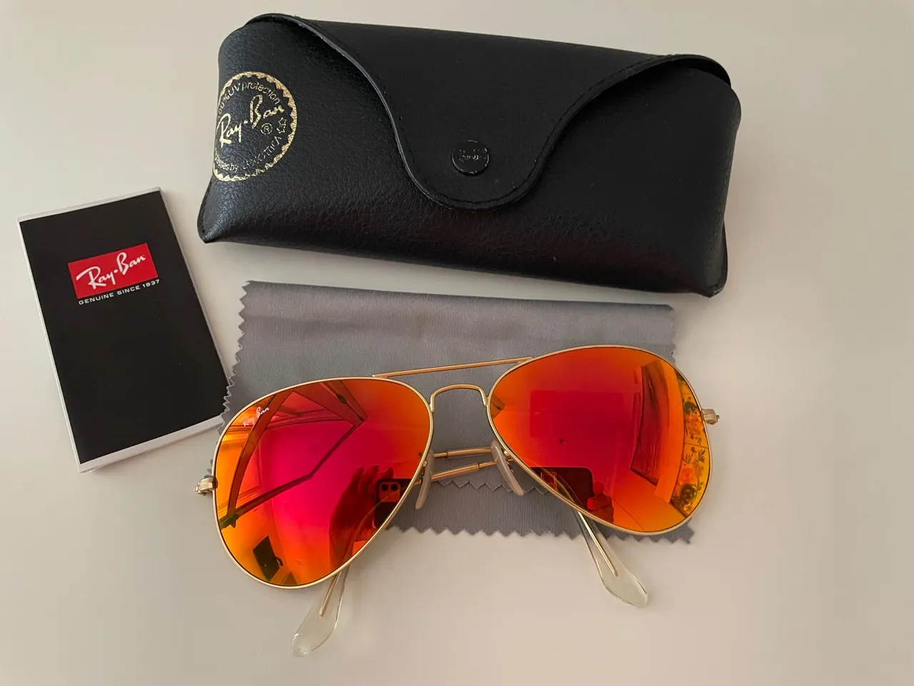 Óculos de Sol Ray-Ban Aviator com Lentes Espelhadas Vermelhas