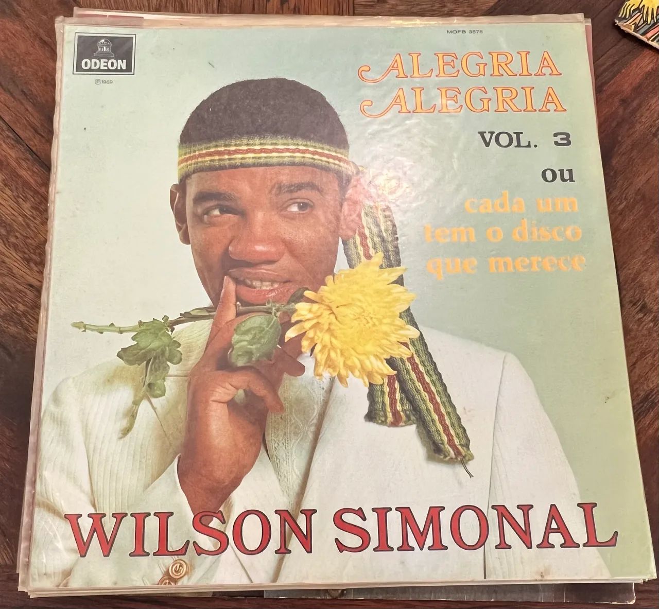 Disco Vinil Cada Um Tem O Disco Que Merece" de Wilson Simonal