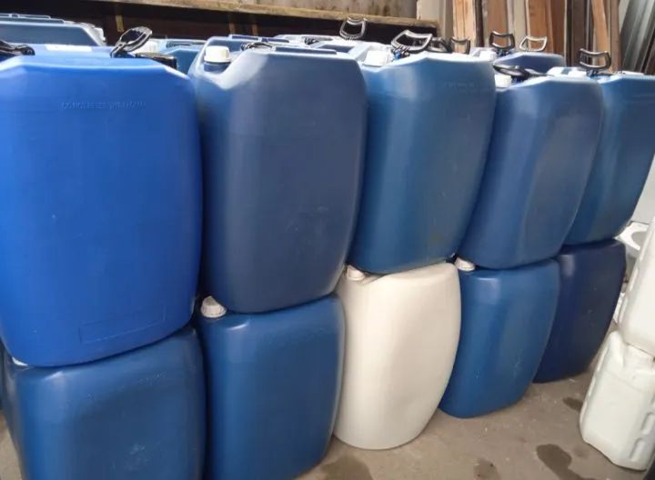 Bombonas plasticas de 20/30 e 50 litros  - Foto 2