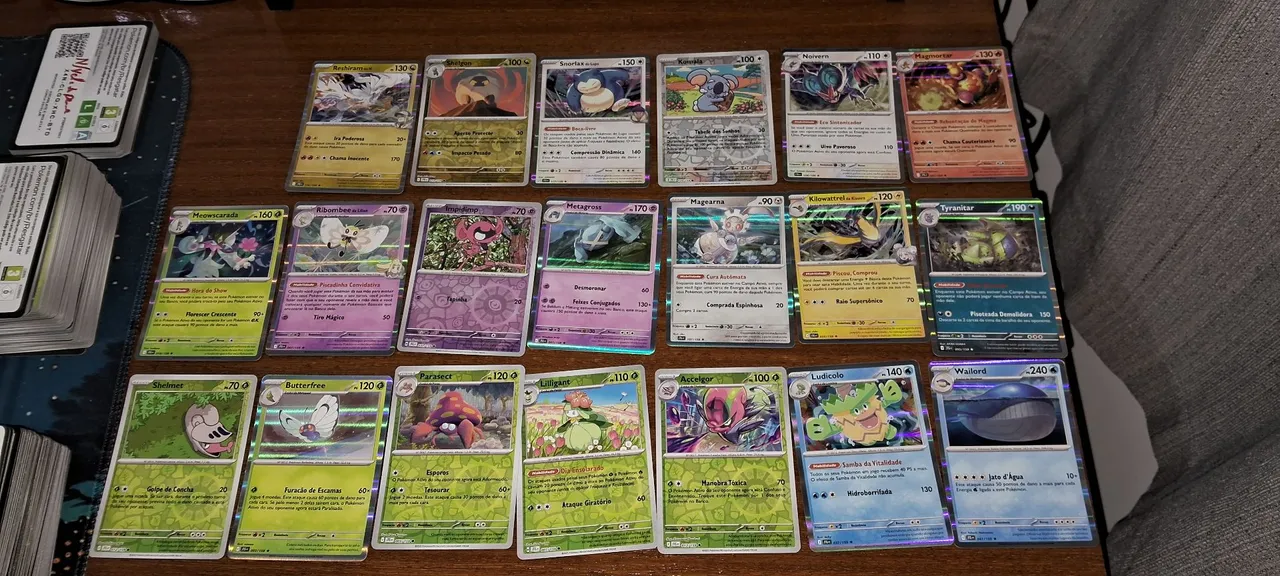 129 cartas pokemon coleção Amigos de Jornada sem repetição+8 energias e 1 vulpix de brinde