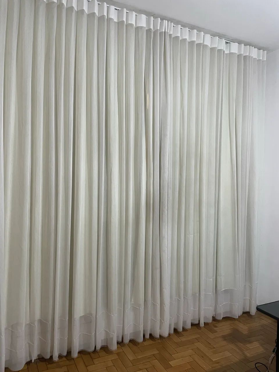 CORTINA COM BLACKOUT 