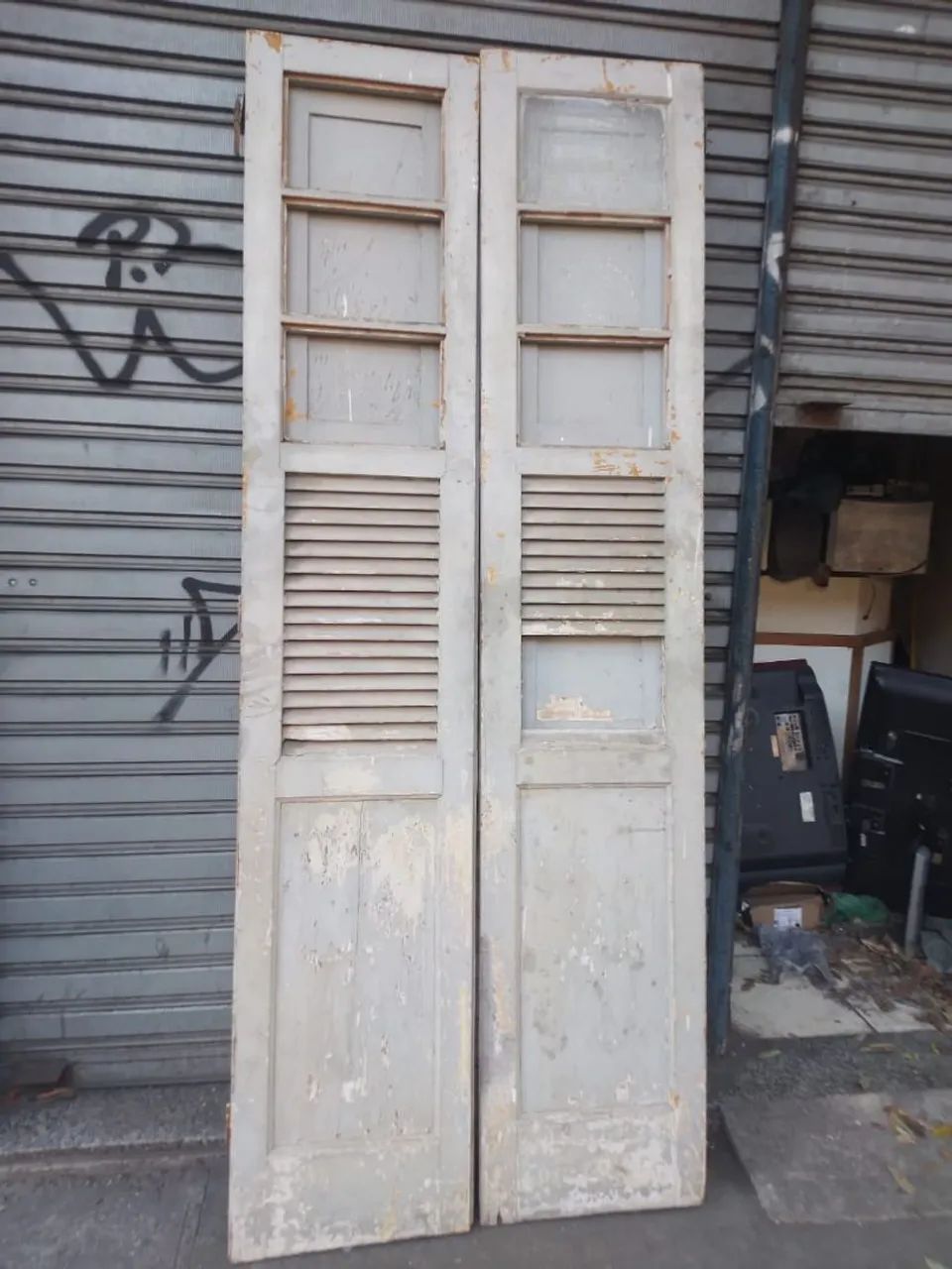 2 Portas de madeira maciça 2,40 altura