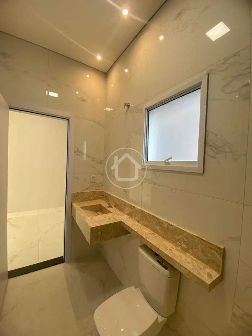 3 QUARTOS, SENDO 1 SUÍTE - PISCINA