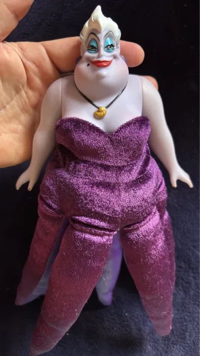 Boneca Ursula Pequena Sereia ? 