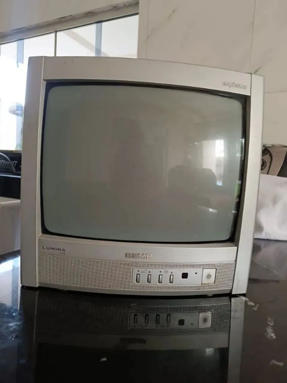 TV TUBO SEMP TOSHIBA 14 POLEGADAS - Quebrada dos lados