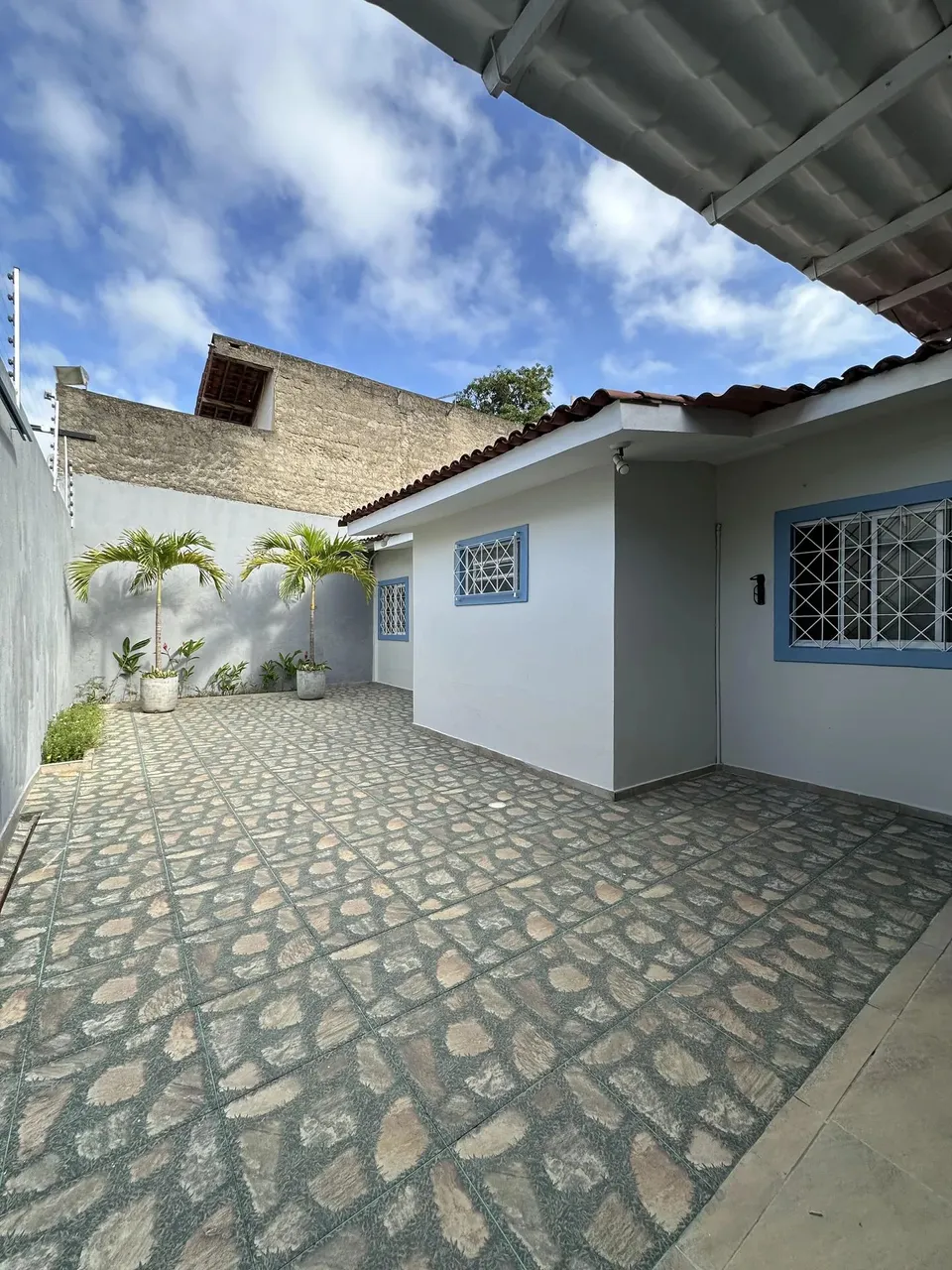 Casa com 03 quartos sendo 01 suíte, mezanino e piscina, no Antares