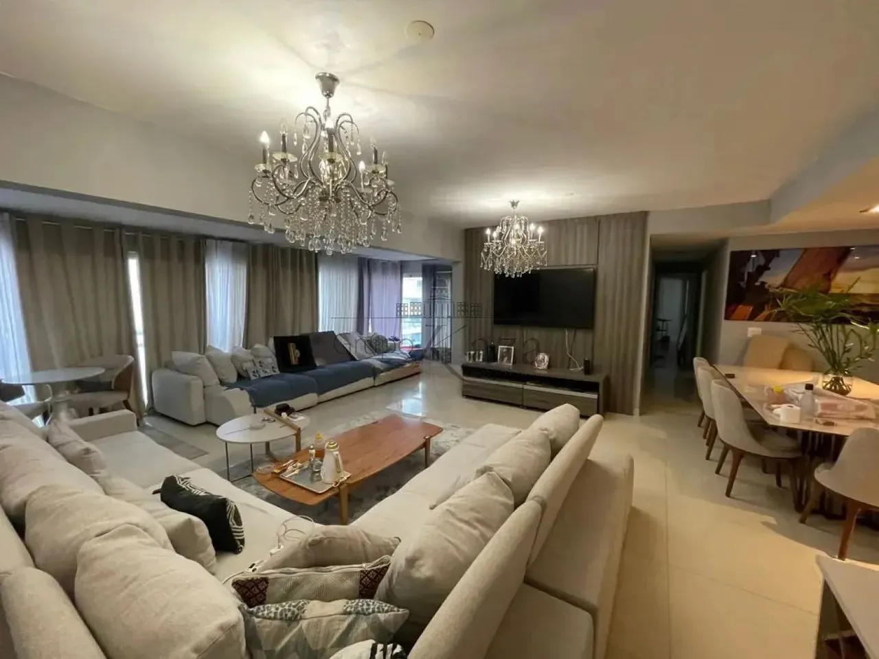 Oportunidade - Apartamento - Condomínio Royal Park - 3 Dormitórios - 151m².