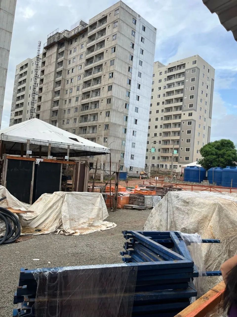 CONTRATADO CERAMISTAS, PEDREIRO  PRA OBRA NA SANTA BÁRBARA, PRÓXIMO AO EXPOEMA 