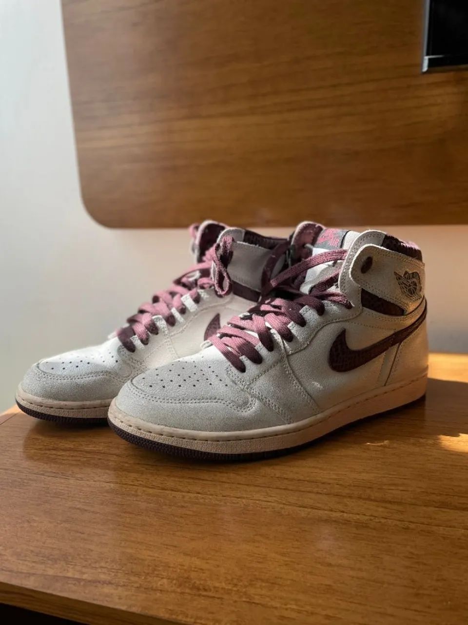 Ma Maniere x Air Jordan 1 Sail and Burgundy - Calçados - Bela