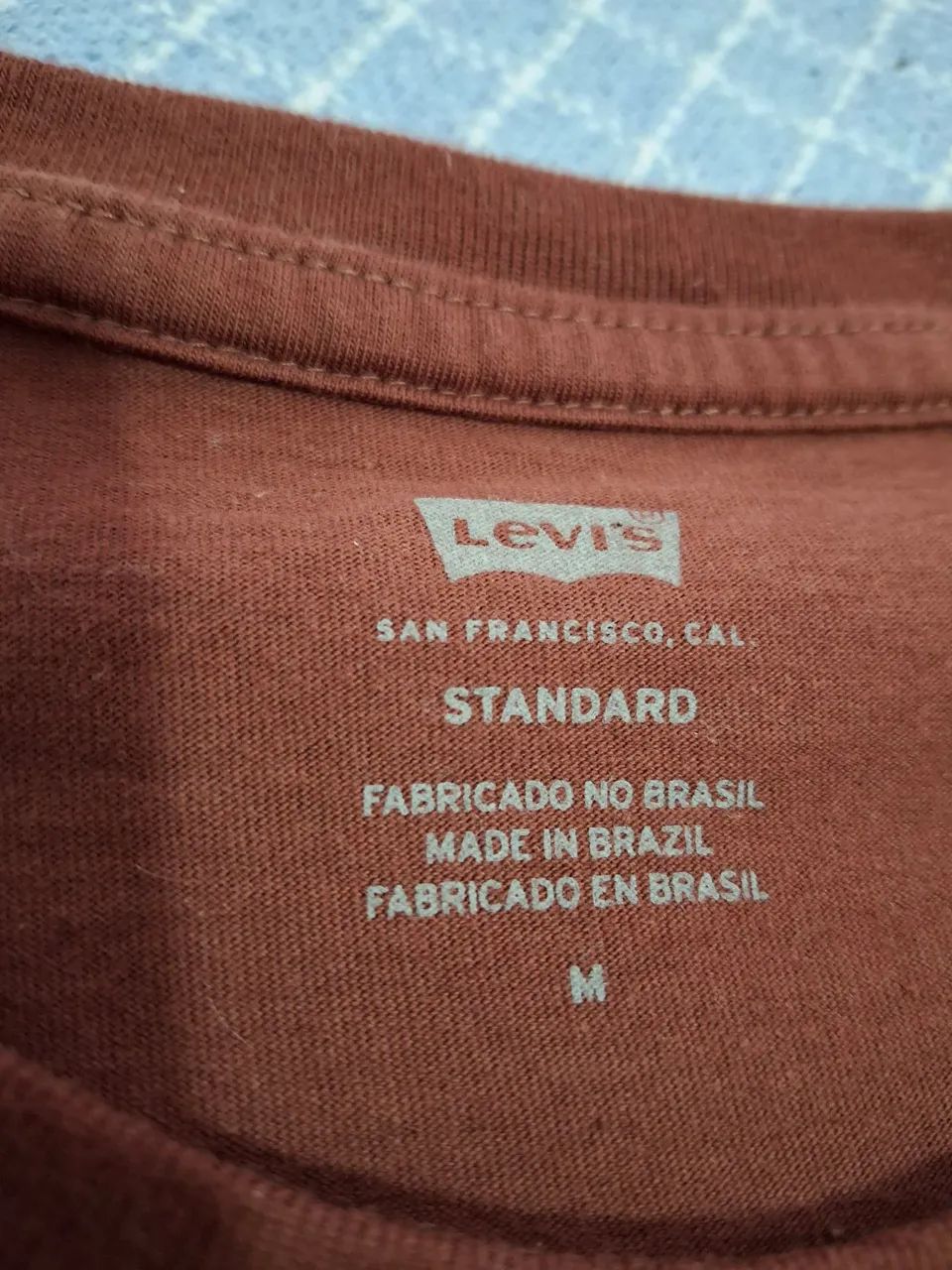 Camiseta Levi's marrom - Foto 2