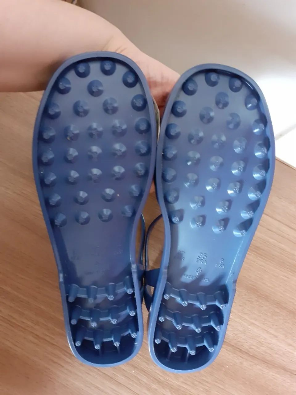 Sandália em plástico  azul 35 nova - Foto 4