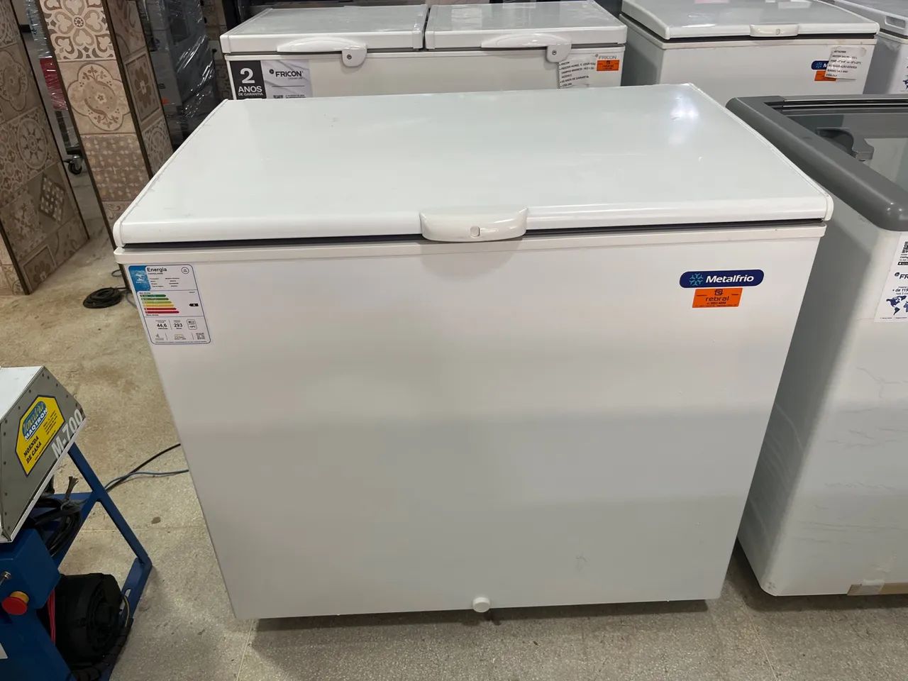 Freezer novo Metalfrio anúncio de loja 