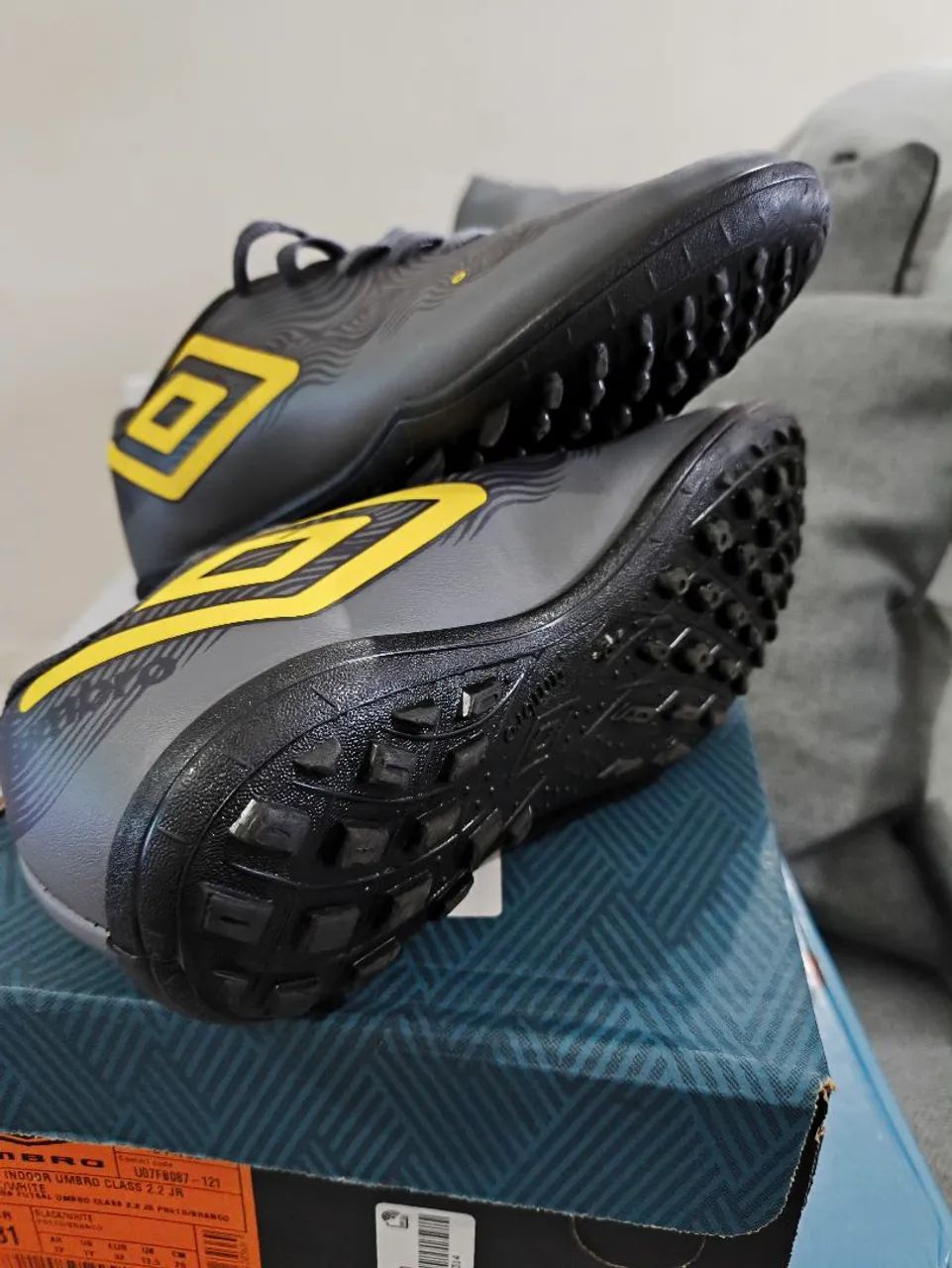 Chuteira Infantil Umbro - Conforto e Estilo! - Foto 4