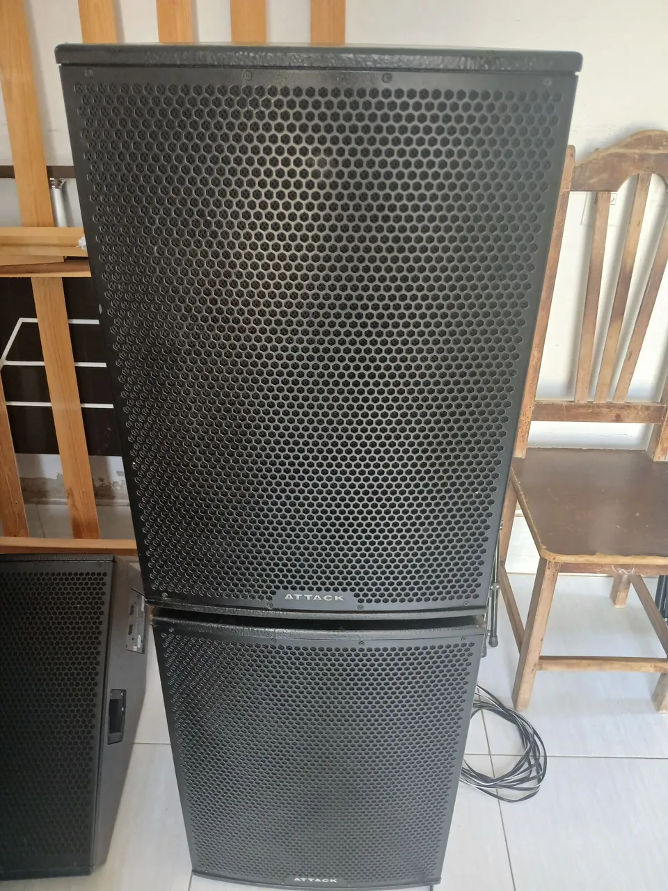 Caixa de Som Attack Polegadas