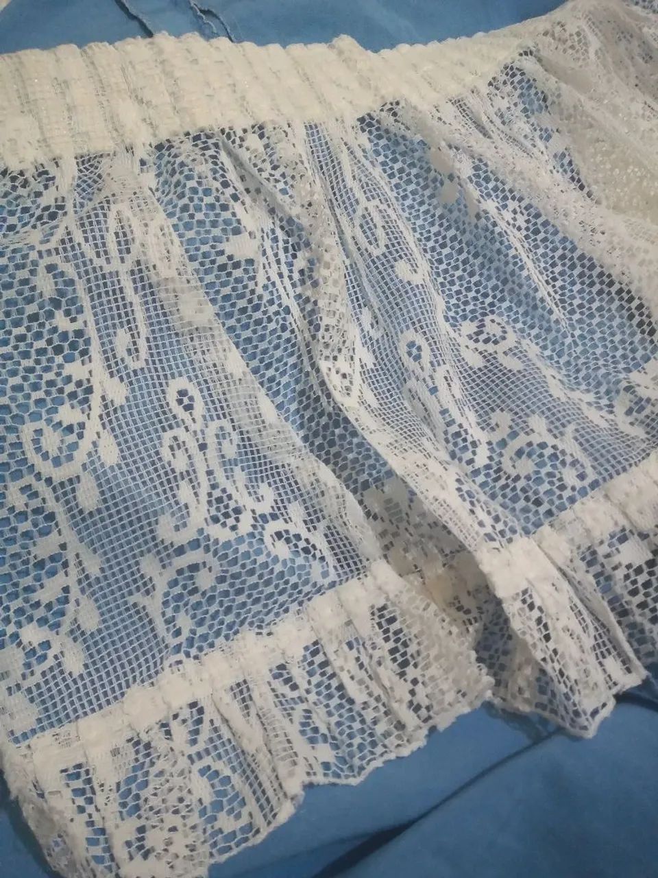 Cortina em renda branca