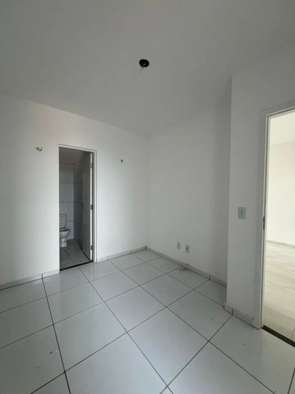 Casa  com três quartos sendo  dois  suites  no Eusébio - 75m²