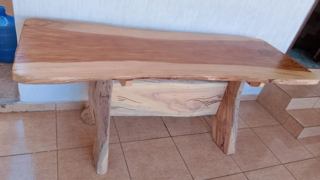 Mesa 2 metros disponível 