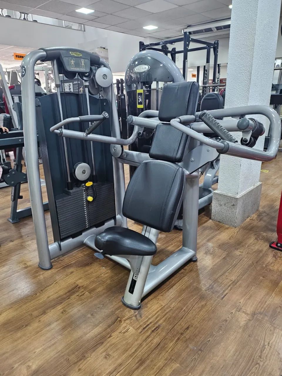 SHOULDER PRESS TECHNOGYM SELECTION