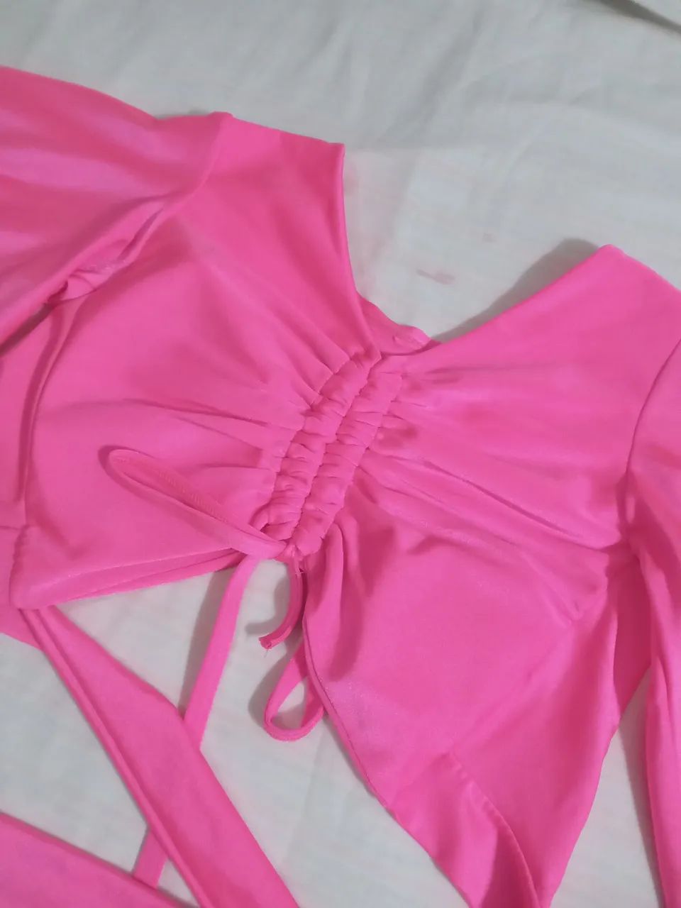 Blusa cropped rosa com mangas flare - Foto 3