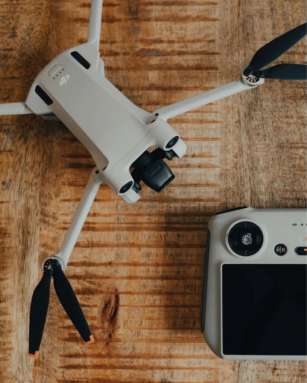 Drone DJI Mini 3 Pro - FLY MORE COMBO - Foto 4