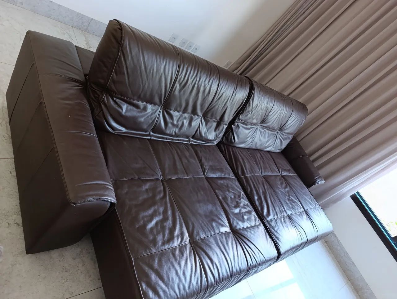 Sofá de couro64595872051457120