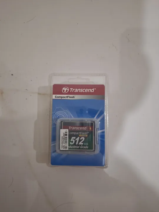 3 Cartão de Memória CompactFlash por 100,00