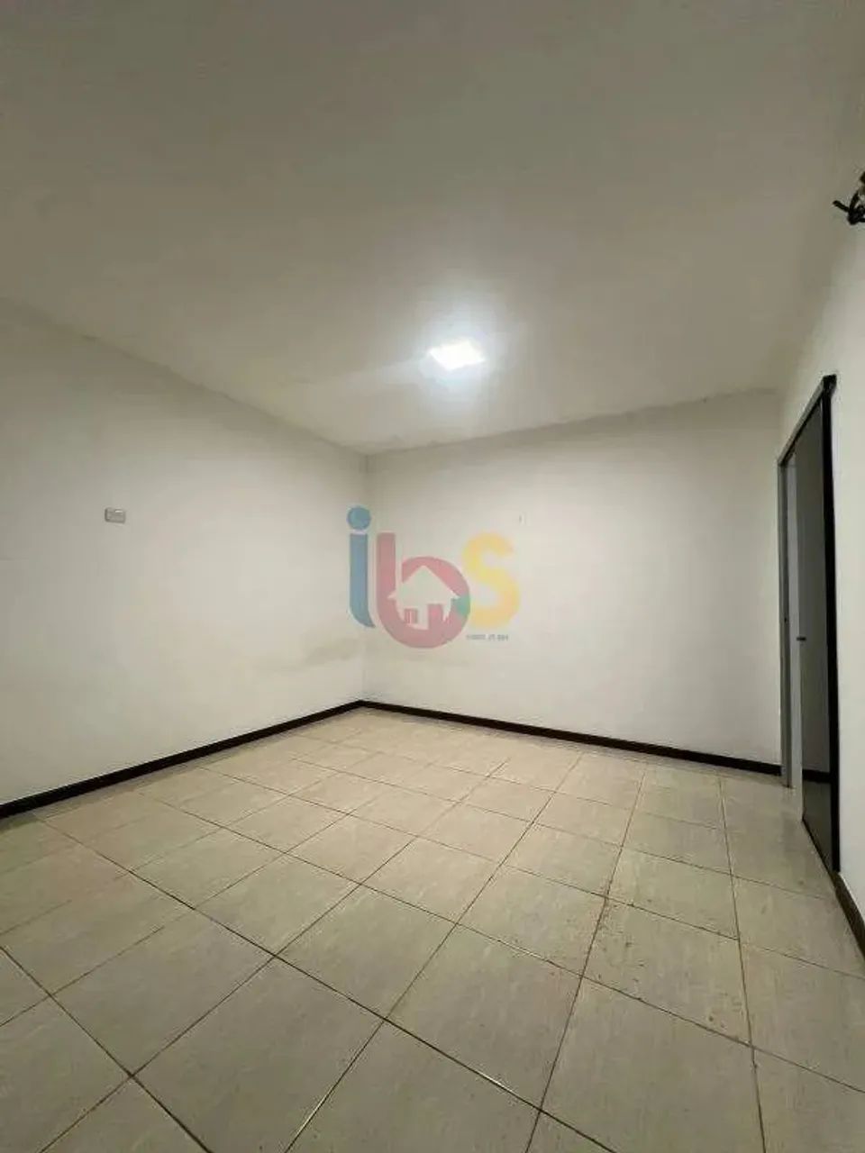 Alugo Casa com 2/4 - Foto 3