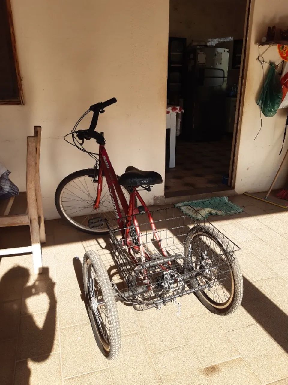 Triciclo aro 26 com marcha (aceito trocas). - Foto 2