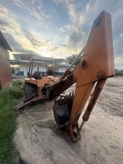 Retroescavadeira Case 580 1995 em ótimo estado