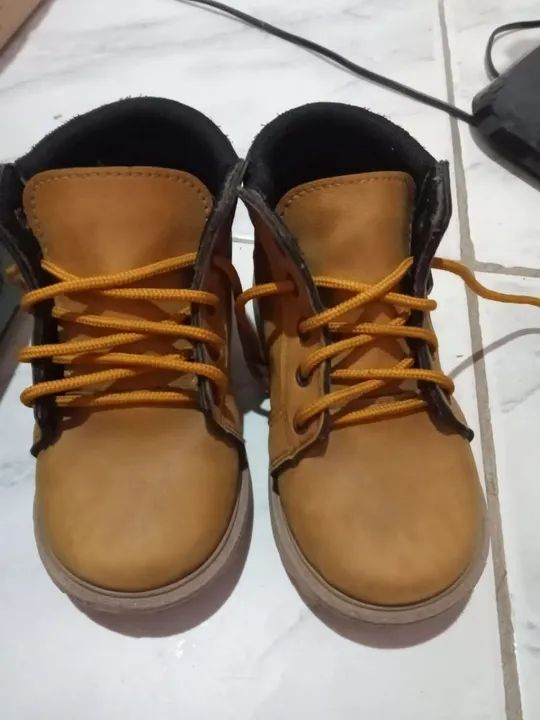 Botas Marrom para Bebê-tamanho 25 - Foto 3
