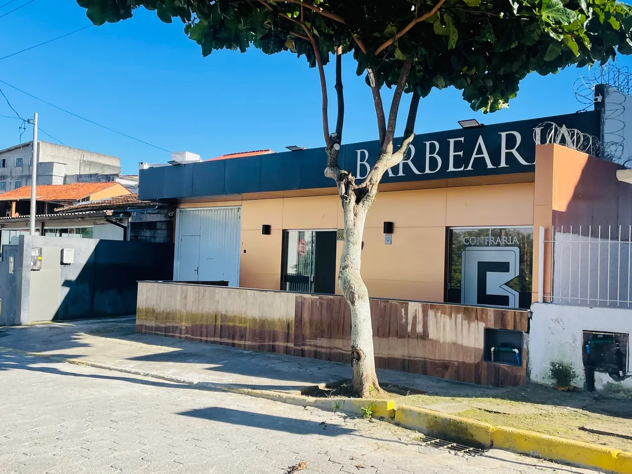 SALAS COMERCIAIS - com linda vista para o Mar