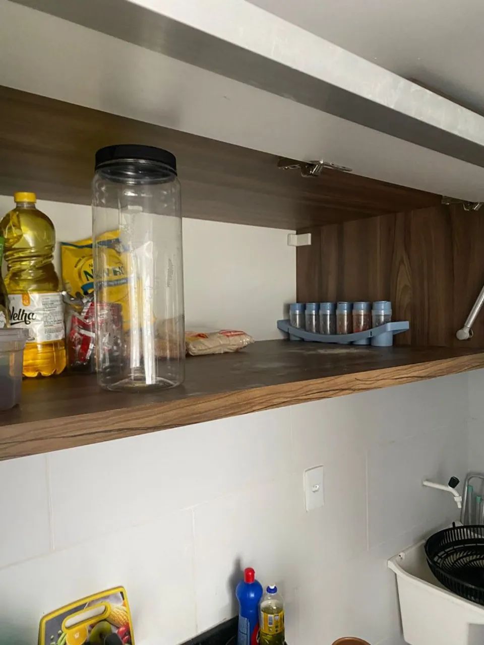 Armário de cozinha amadeirado