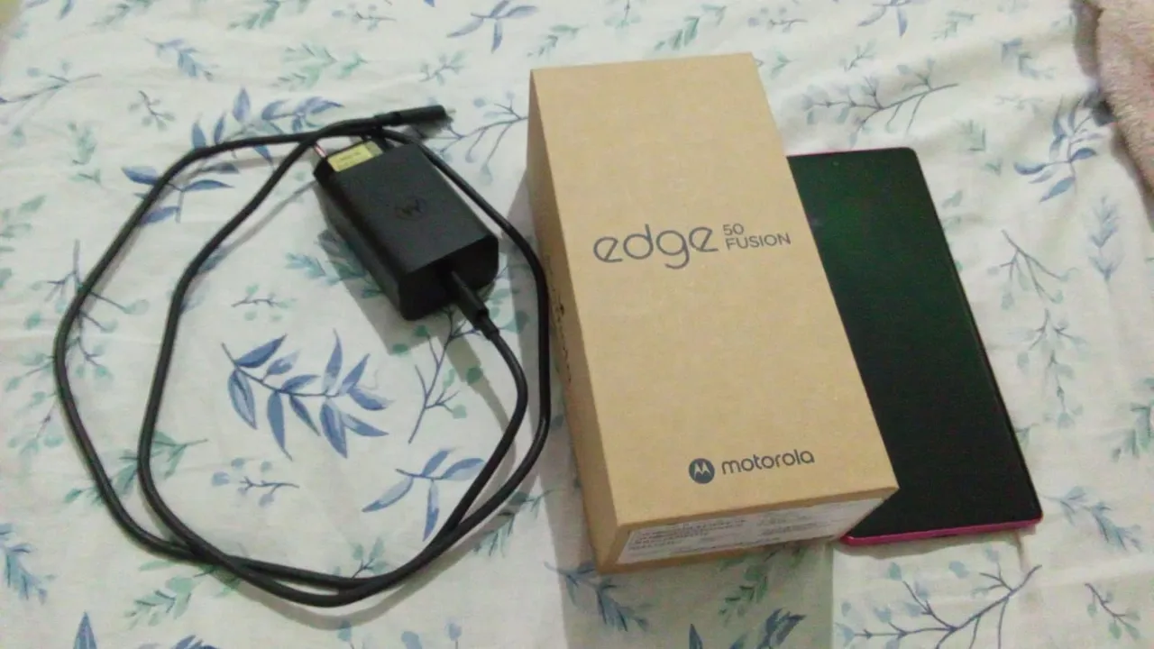 Motorola Edge 50 fusion pink