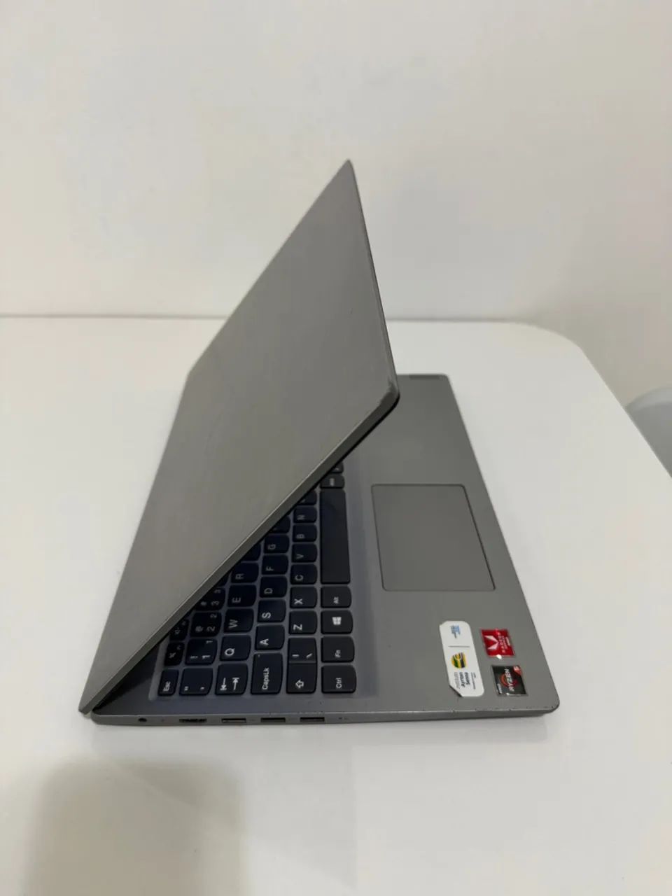 Lenovo Ultrafino S145 Ryzen 5 / 12 Gb RAM / SSD NVME 256 GB/ Vídeo RADEON Vega 8 / Win 11 - Foto 4