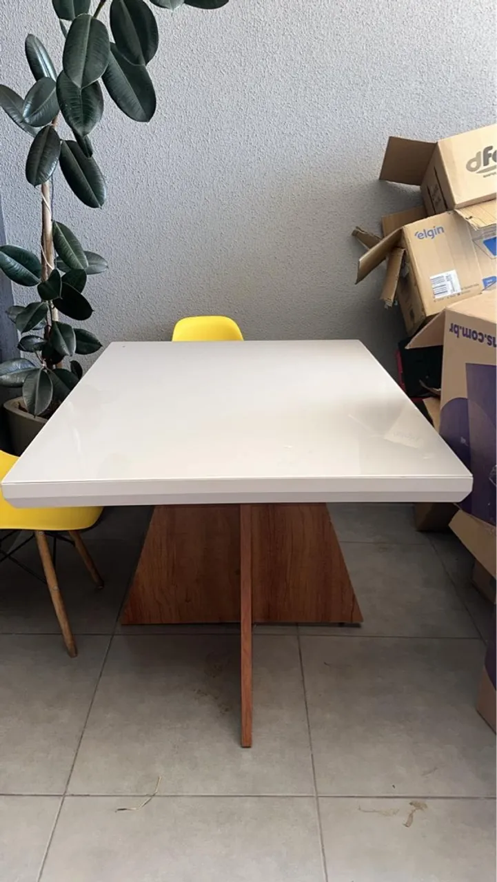 Mesa de jantar moderna com design único