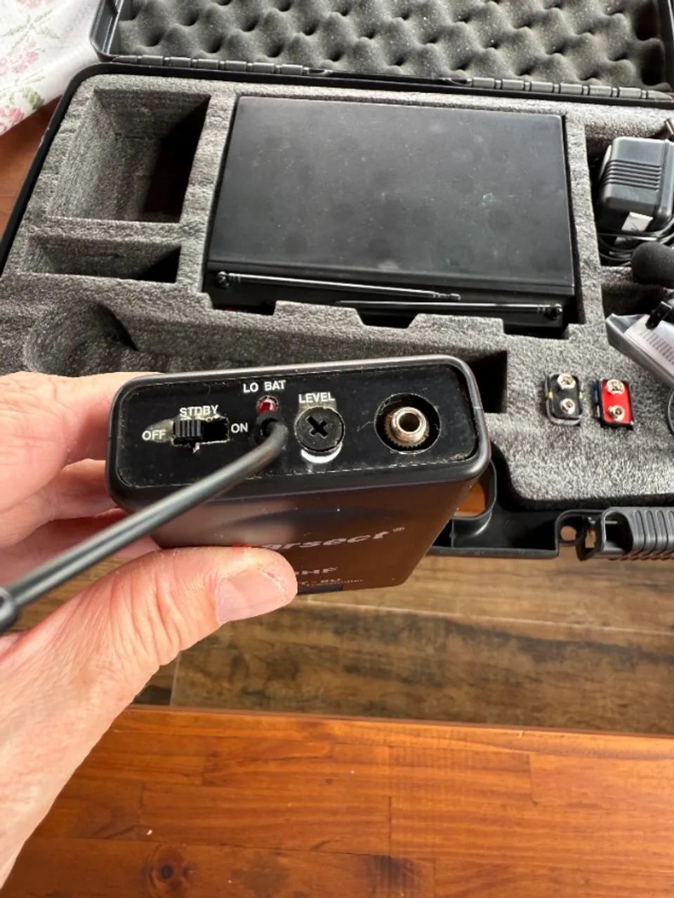 Microfone de lapela Karsect UHF com receptor - Foto 5