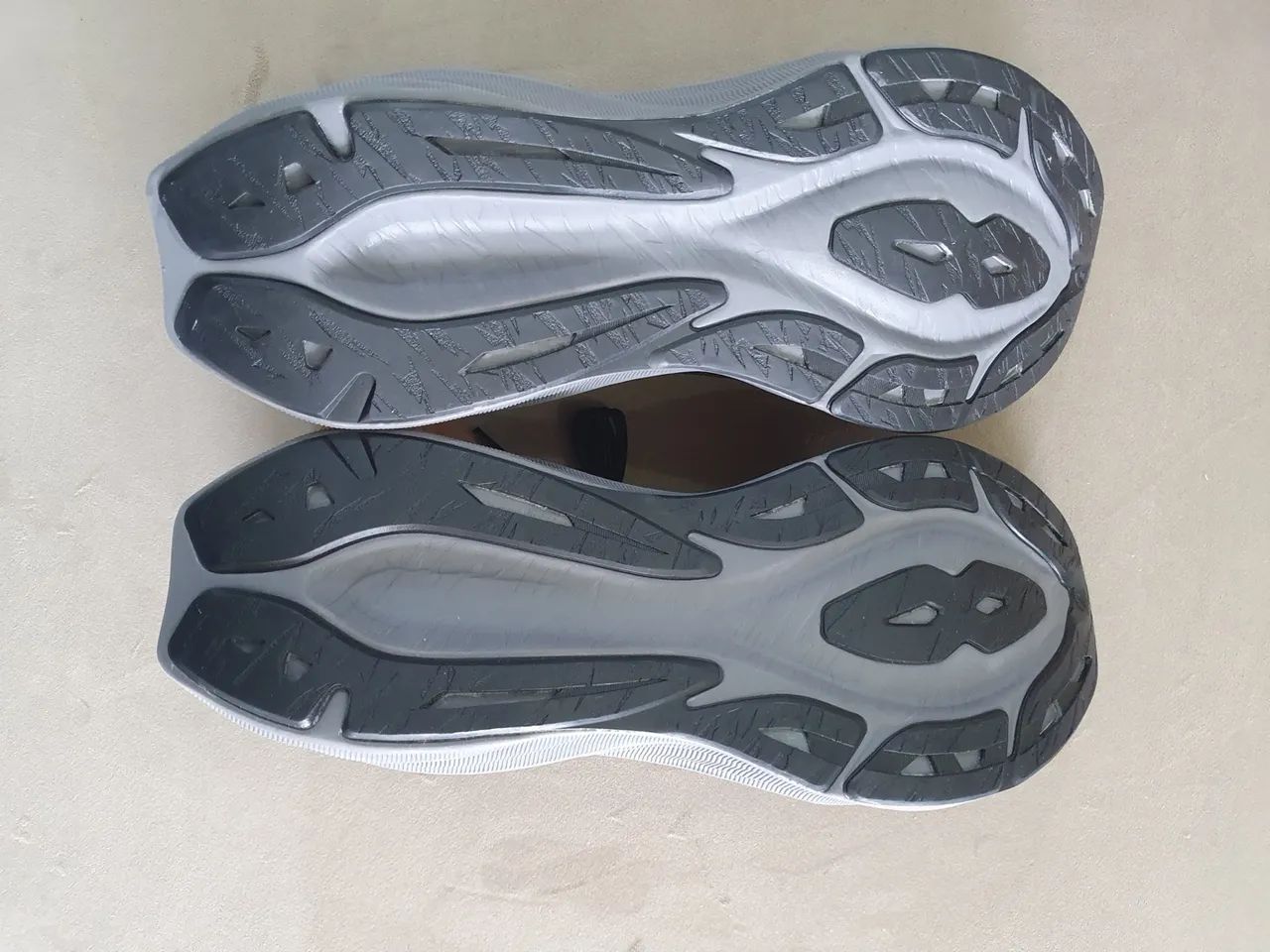 Tênis Asics Dynablast 5 NOVO! 43  - Foto 3