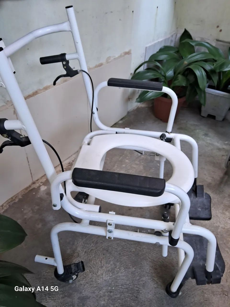 BATH CHAIR FOR ELDERLY