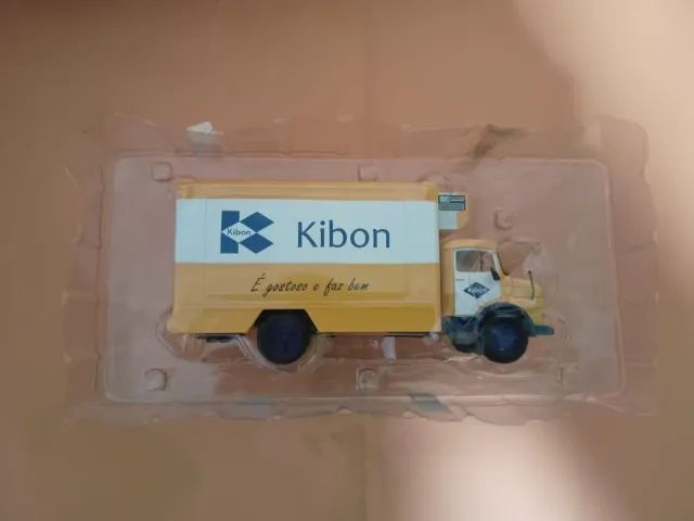 Miniatura Caminhões Brasileiros Mercedes Benz L1113 Kibon