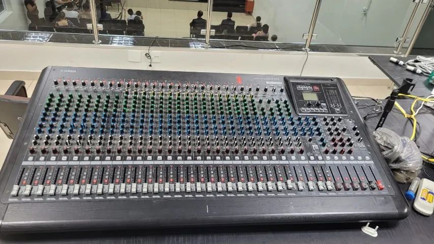 Mesa De Som Yamaha Mgp-32x Analógica Bivolt (Usado)