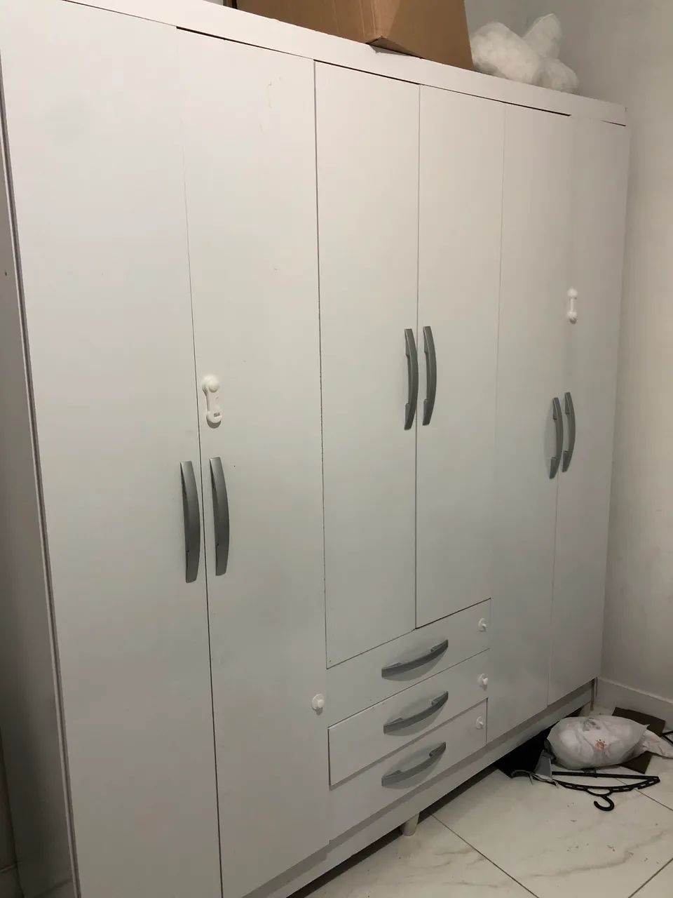 Guarda-roupa 6 portas 3 gavetas 