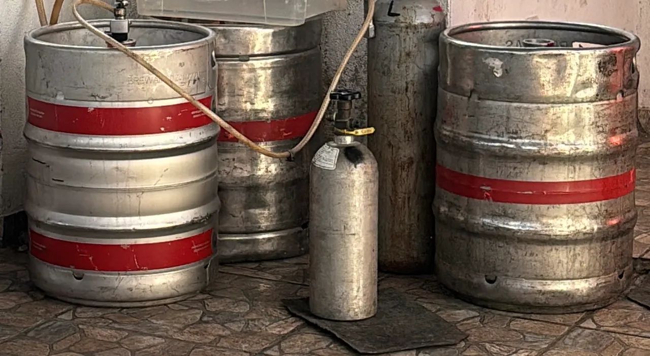 Vendo barril de chopp vazio 50l 