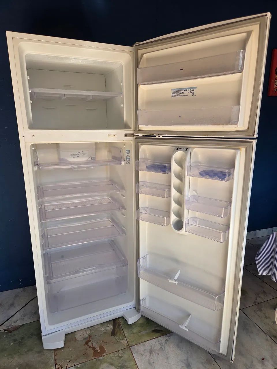 Vendo geladeira Electrolux  - Foto 3