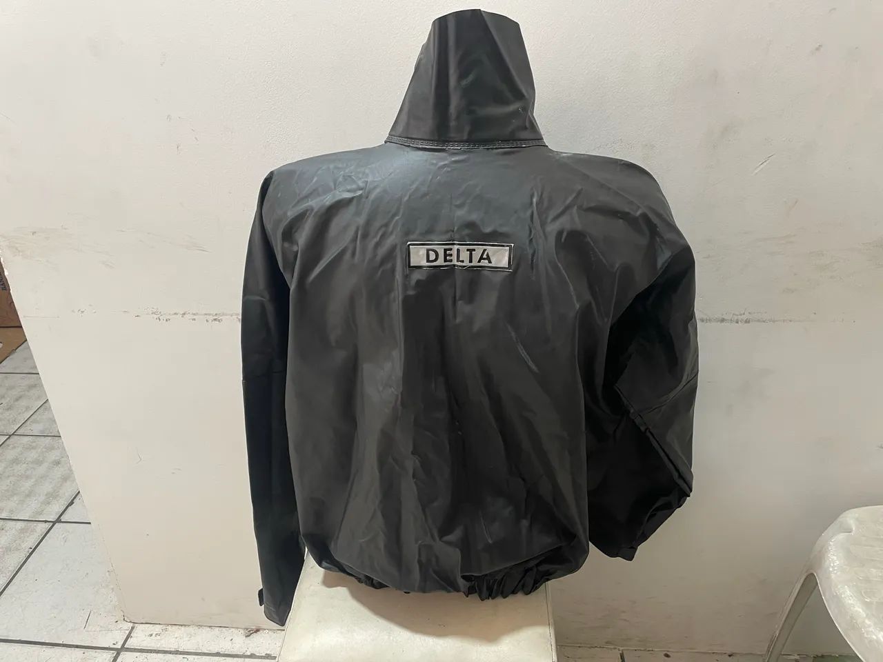 Jaqueta Preta de Capa de Chuva Delta Flex com Gola Alta - Foto 4