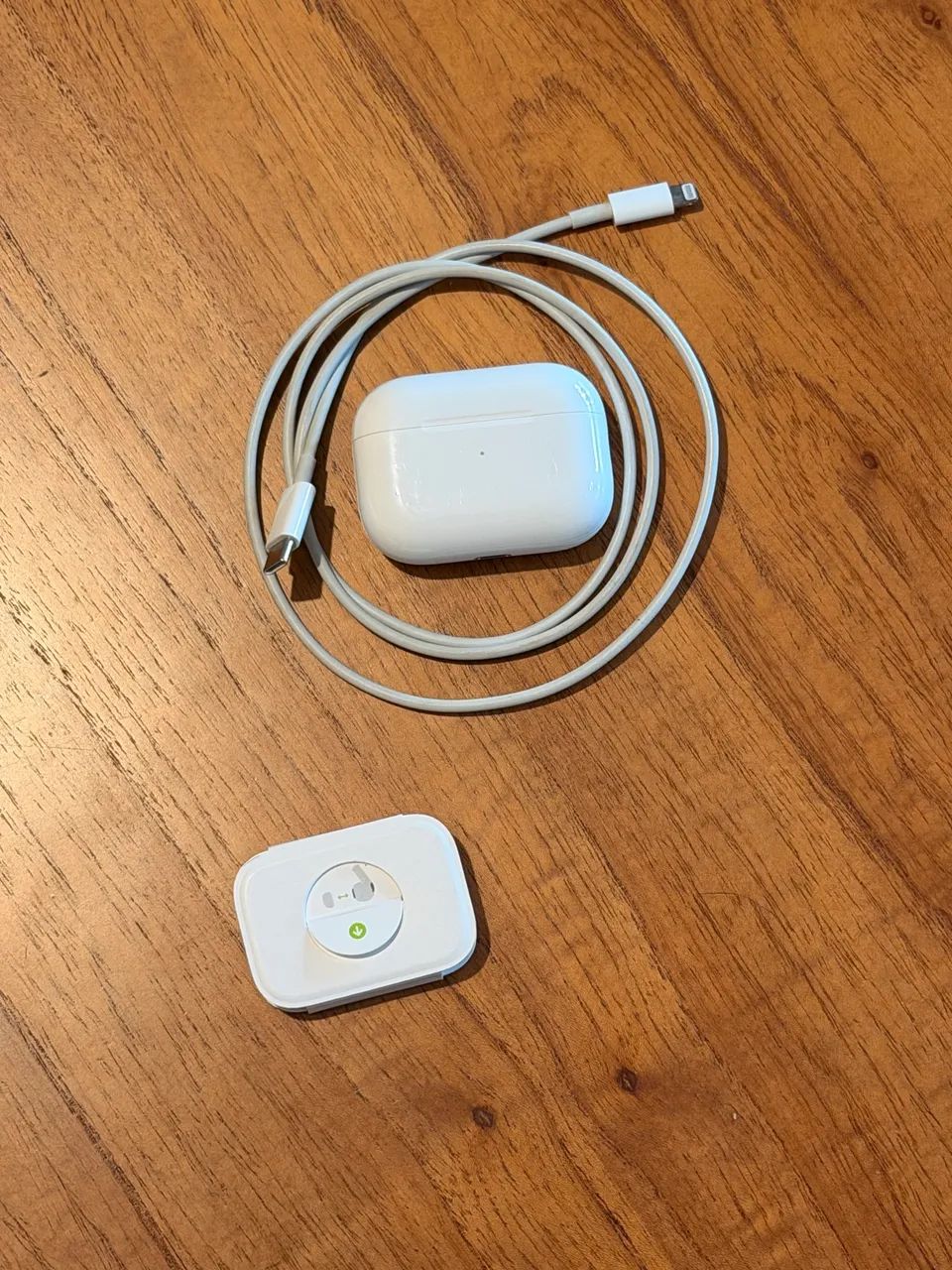 Apple AirPods Pro (2ª geração) - Estojo/Cabo Lightning - Original