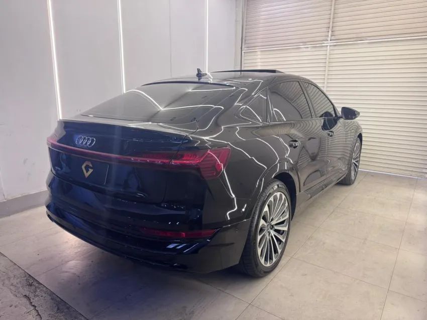 Audi E-Tron Performa. Black Aut. (elétrico) 2022 - Foto 2
