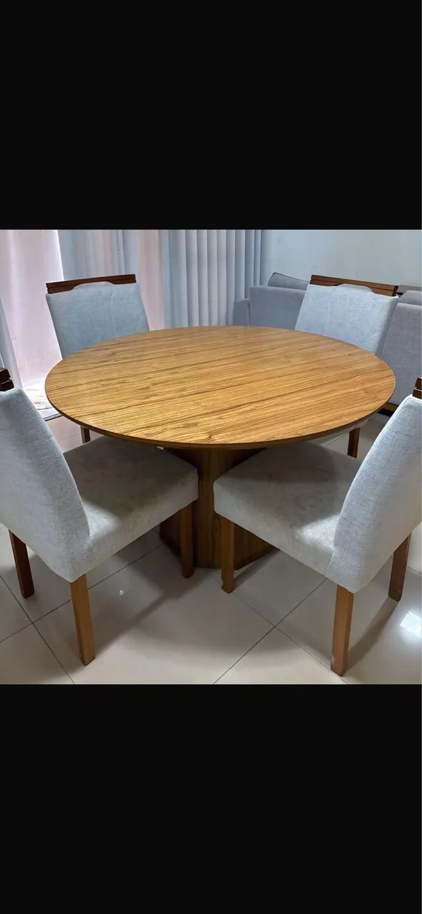 Mesa madeira com 4 cadeiras 