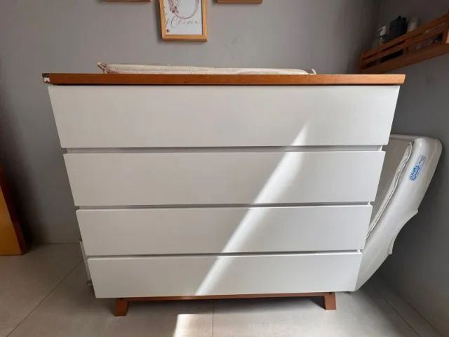Quarto Sorrento Branco Premium: Cômoda + Berço Mini Cama com Molduras e Pés Mel - Foto 5