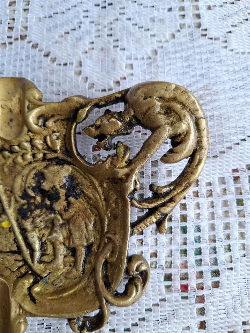 Cinzeiro antigo em bronze com motivo gárgula  - Foto 2