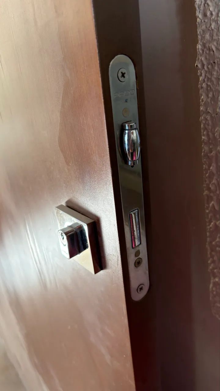 Porta madeira 1m x 2.10m - pivotante ou colocar dobradiça - com fechadura - Foto 5